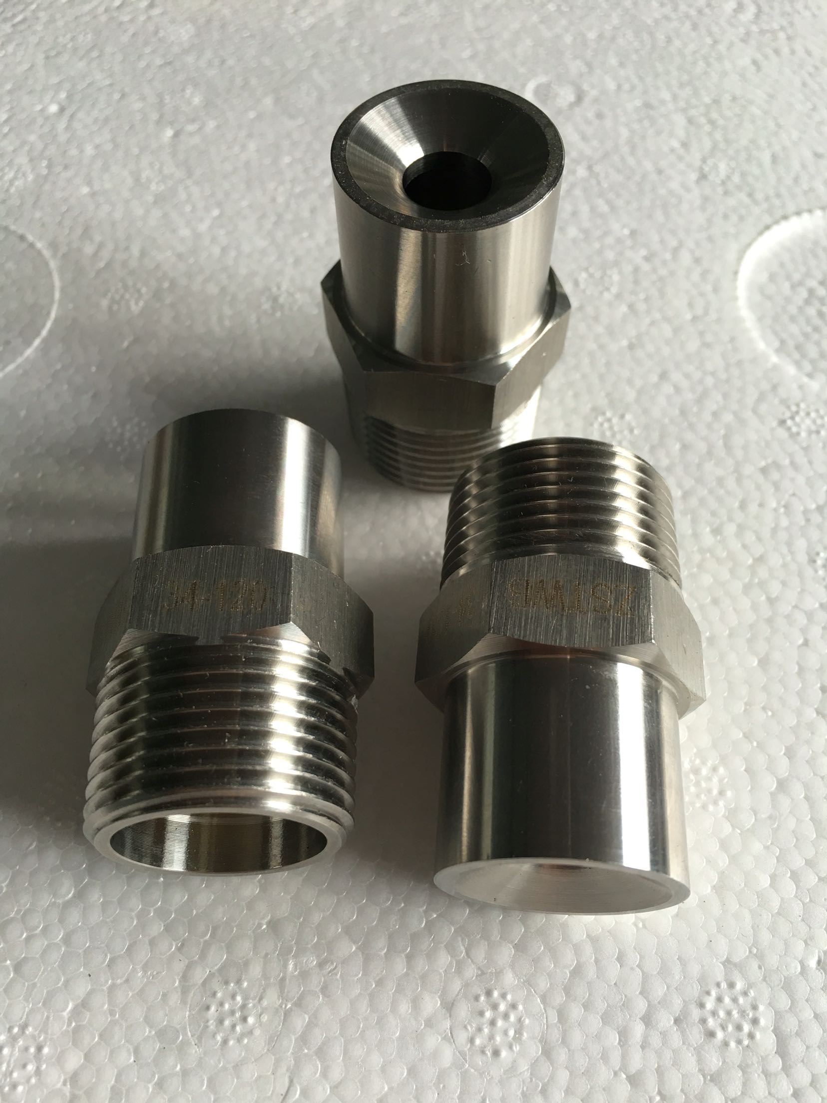 ZSTWB不銹鋼高速水霧噴頭 (2).jpg ZSTWB不銹鋼高速水霧噴頭 (2).jpg